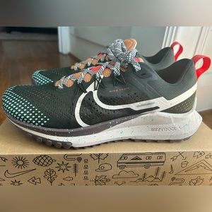 Brand new Nike Women's Pegasus Trail 4 Trail Running Shoes